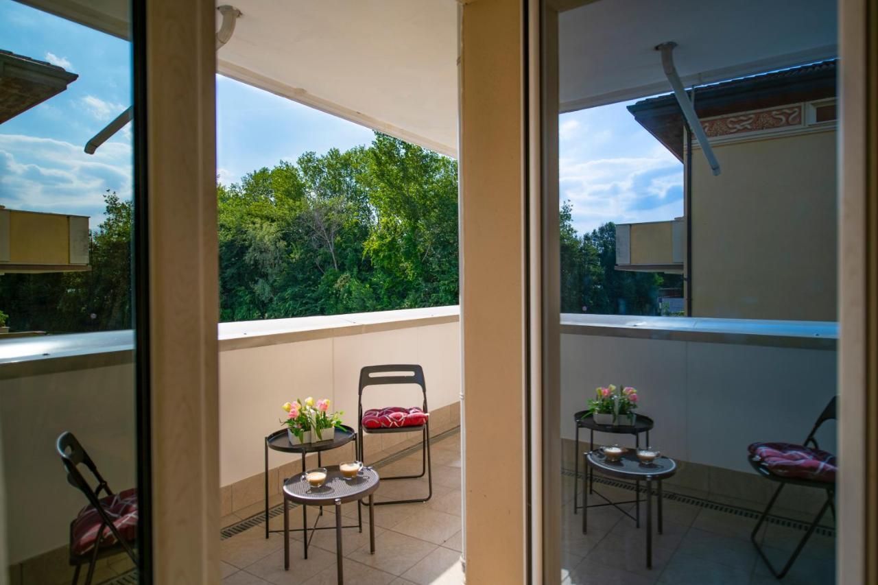 Sunlago House Front & Pool Apartment *