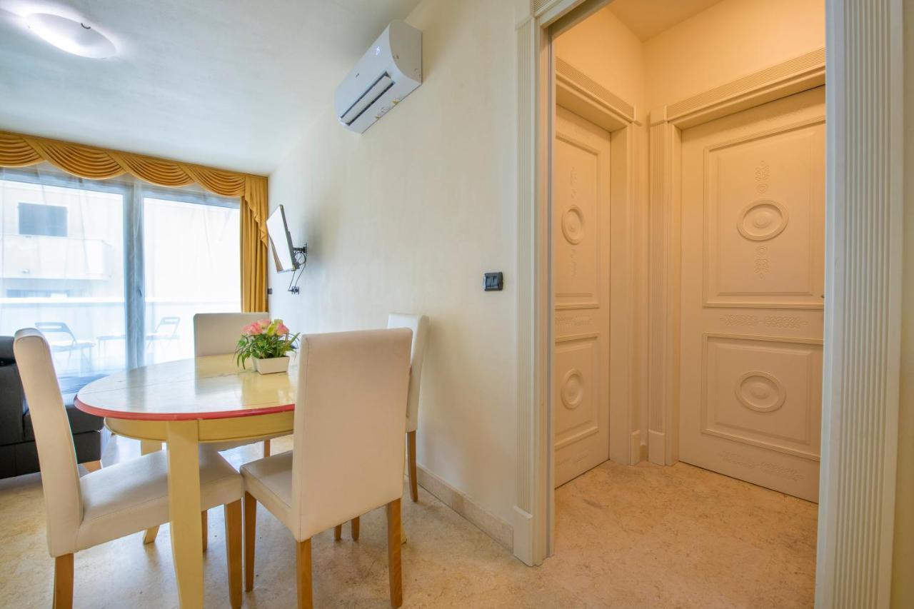 Sunlago House Front & Pool * Desenzano del Garda